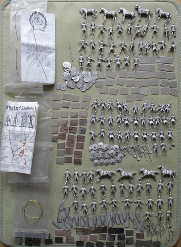Vintage little lead soldiers - vintage,