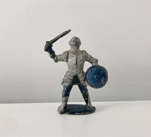 Sacul knight vintage lead toy - sacul,