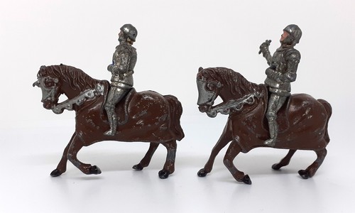 Vintage metal lead knights - metal,